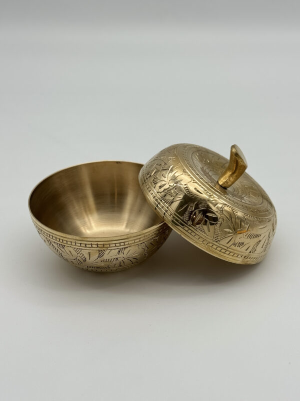 Brass Engraved Apple Pot (100mm Diameter) - Image 2